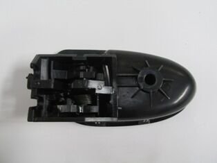 69205-52070-B1 - TOYOTA YARIS- 06/11; ÖN/ARKA KAPI İÇ AÇMA KOLU SAĞ SİYAH (HUSHAN)