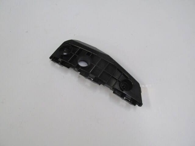 52535-02040 - TOYOTA AURIS- 11/12; ÖN TAMPON İÇ BAĞLANTI BRAKETİ SAĞ PLASTİK (EAGLE BODY)